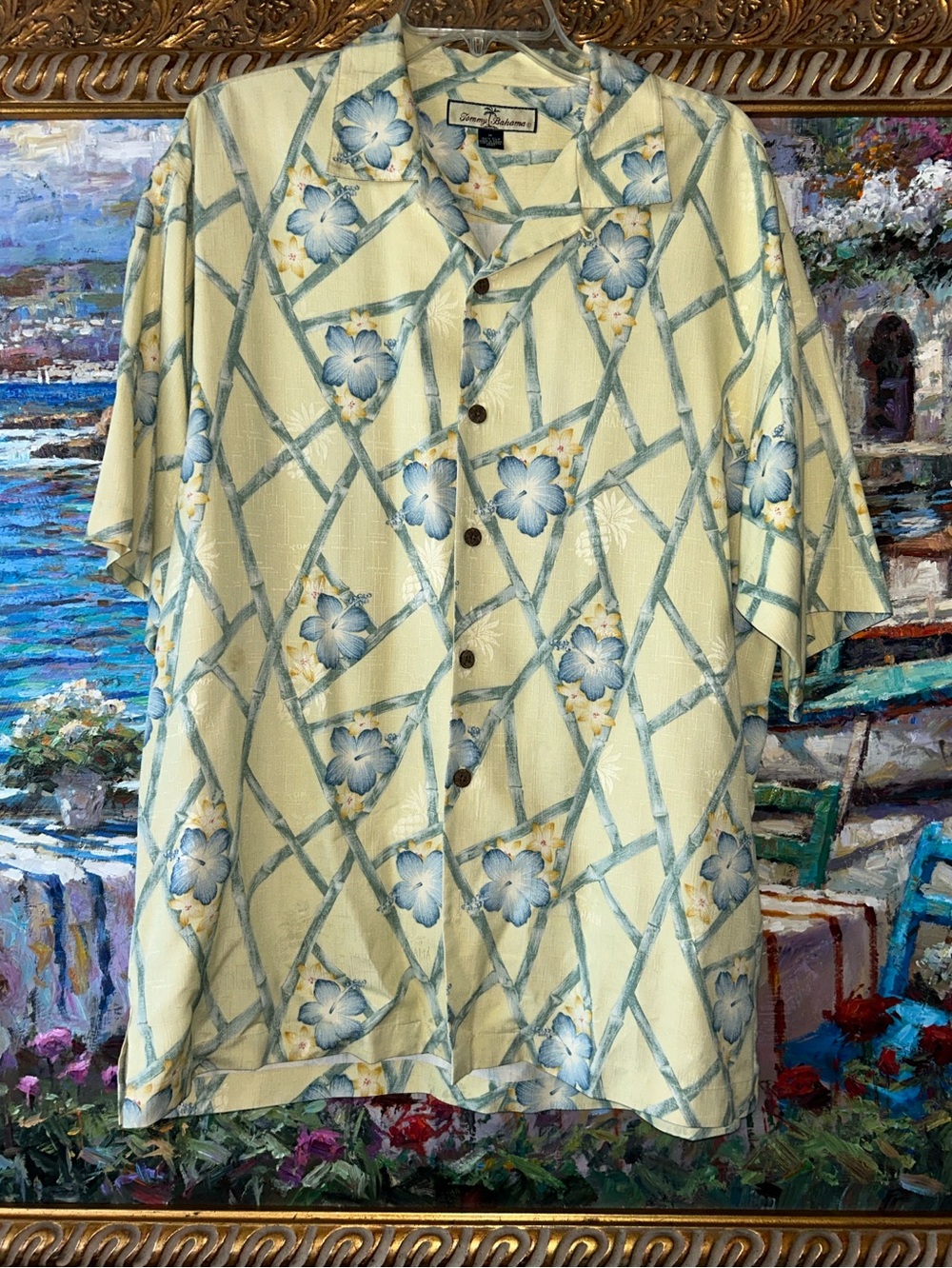 Tommy Bahama 100% silk yellow and blue floral Hawaiian summer button up shirt